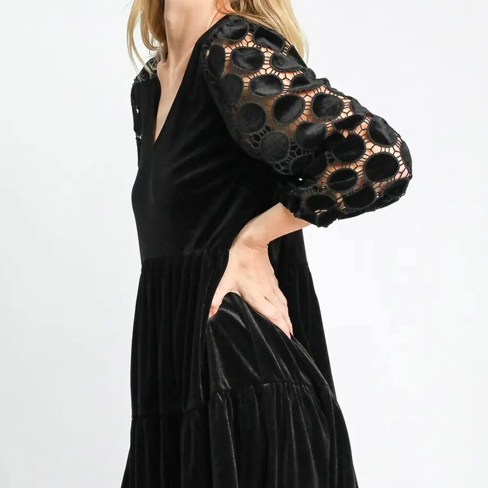 SIZE MEDIUM 3 TIER BLACK VELVET V-NECK LACE AND VELVET 3/4 SLEEVE DRESS